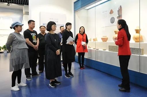 旅游管理專業(yè) 禮儀服務(wù)——塑造卓越旅行體驗(yàn)的核心素養(yǎng)